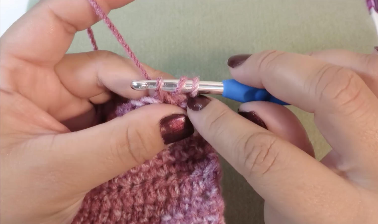 Útiles básicos para la realización de ganchillo o crochet